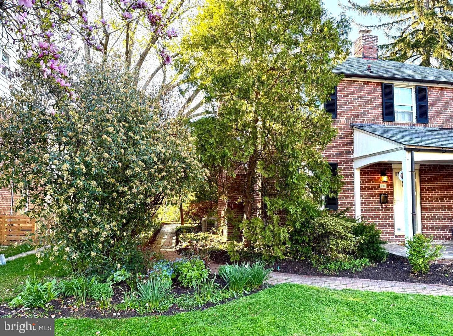 308 Woodbourne Avenue photo 4