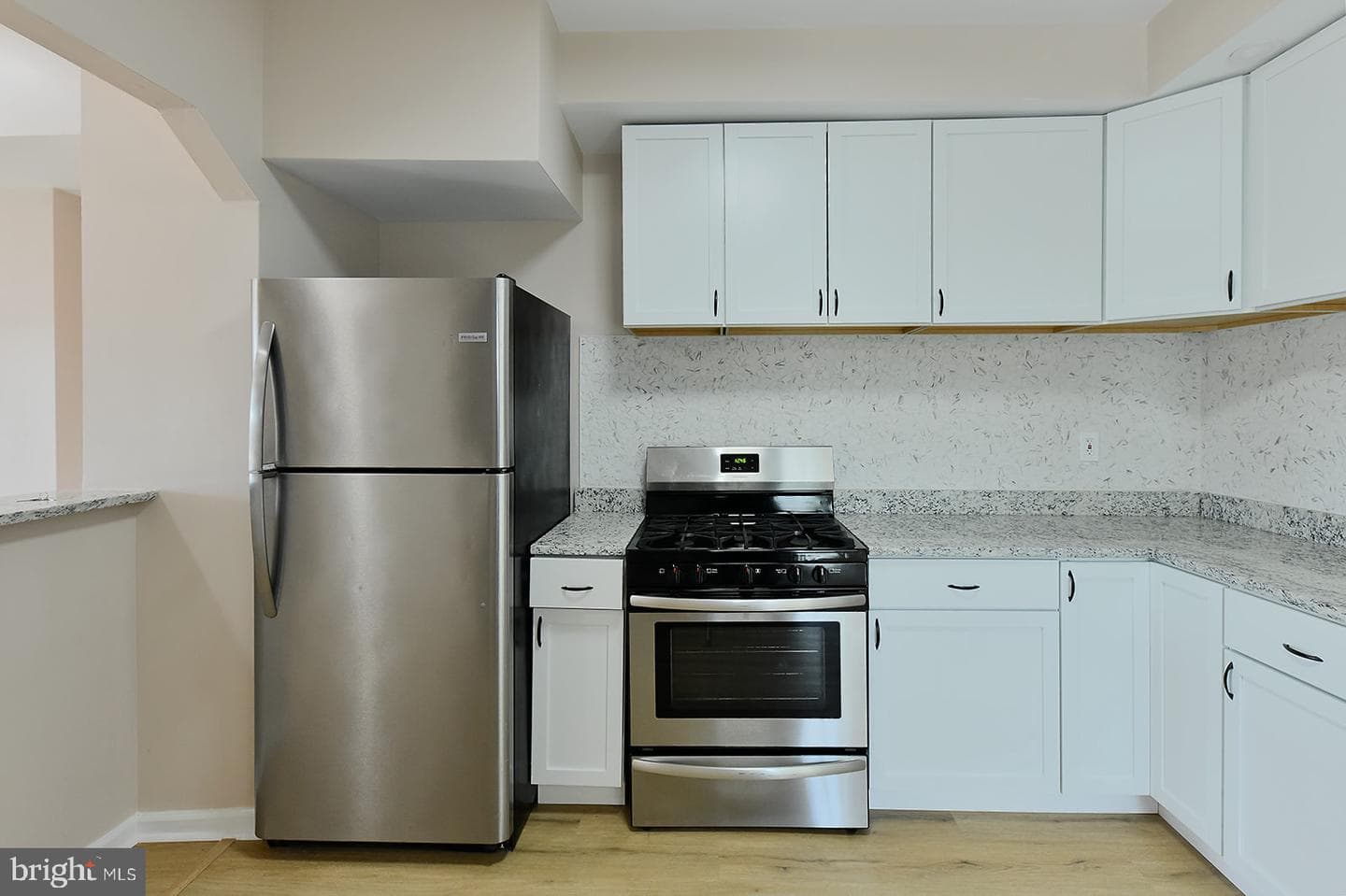 1001 Iris Avenue N photo 10
