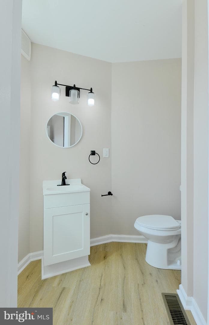 1001 Iris Avenue N photo 11