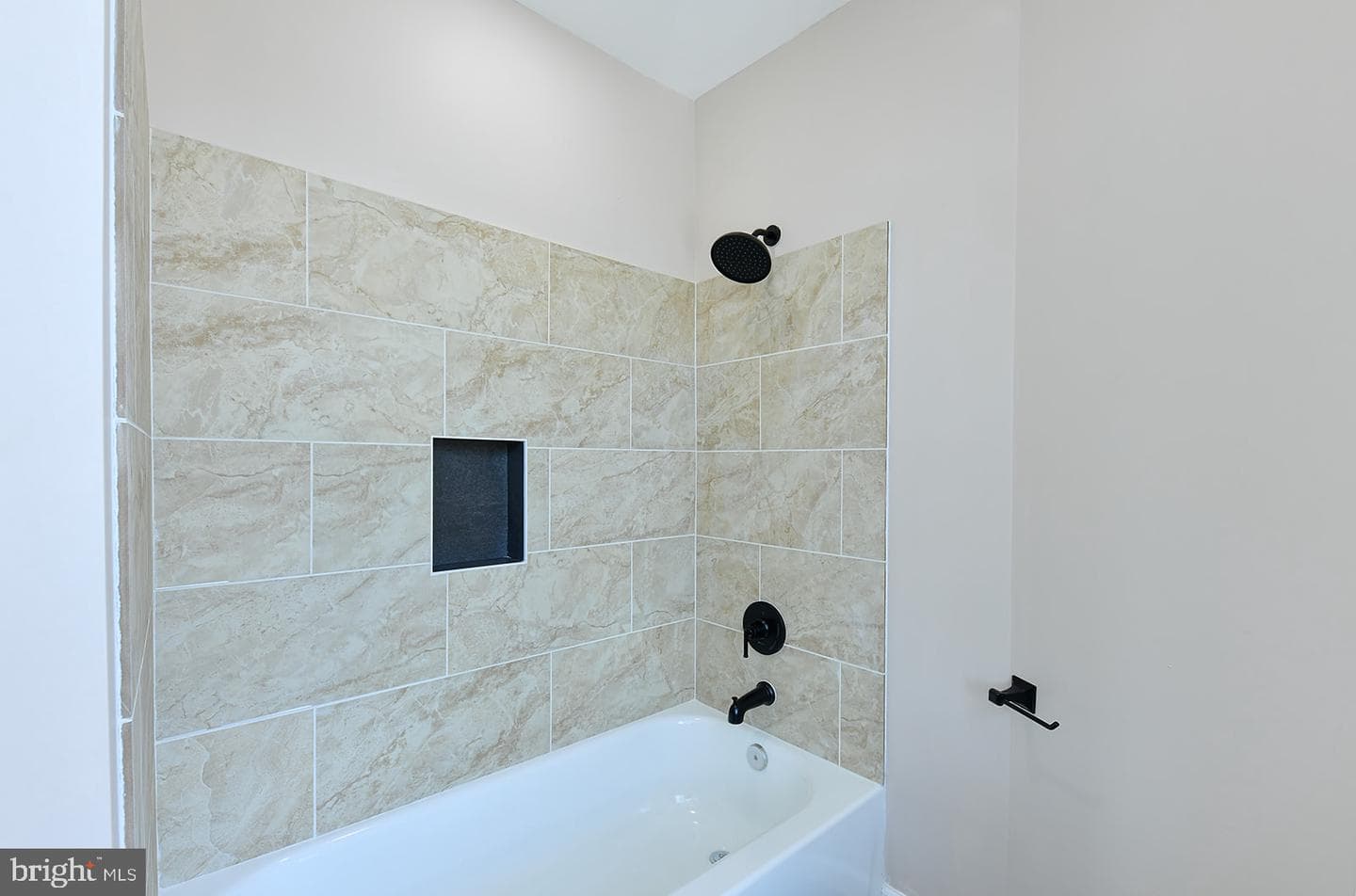1001 Iris Avenue N photo 22