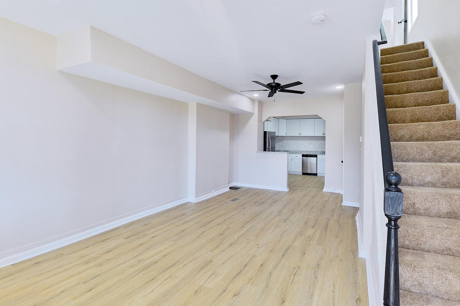 1001 Iris Avenue N photo 3