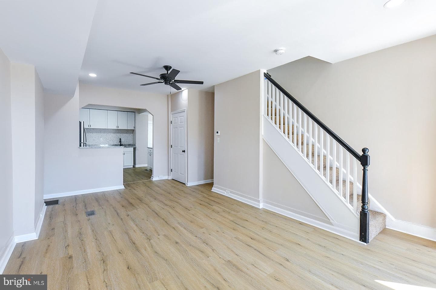 1001 Iris Avenue N photo 4