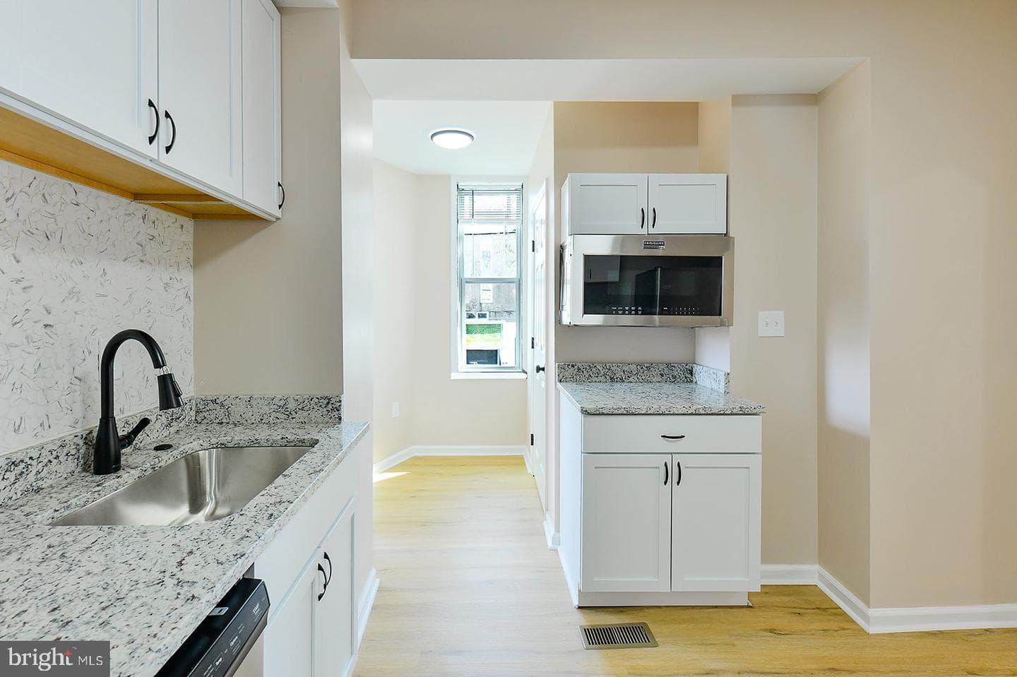 1001 Iris Avenue N photo 9