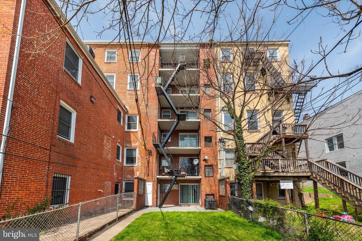 1911 W Baltimore Street photo 28