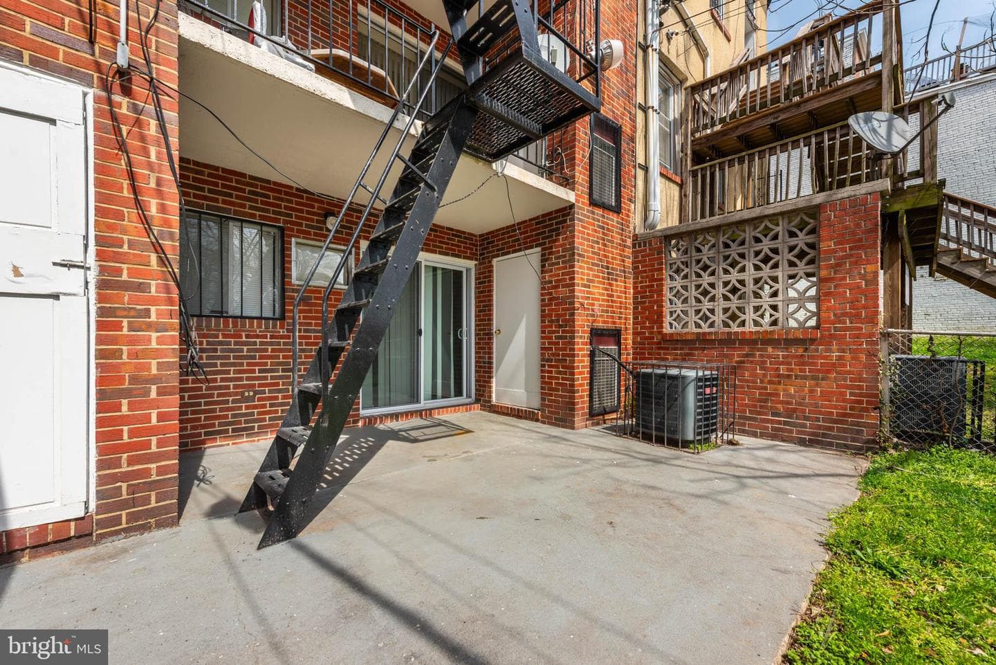 1911 W Baltimore Street photo 29