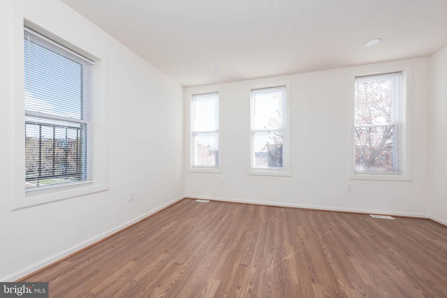 1640 N Broadway photo 18