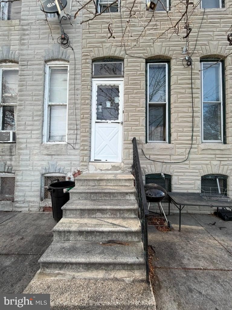 2619 Francis St photo 3