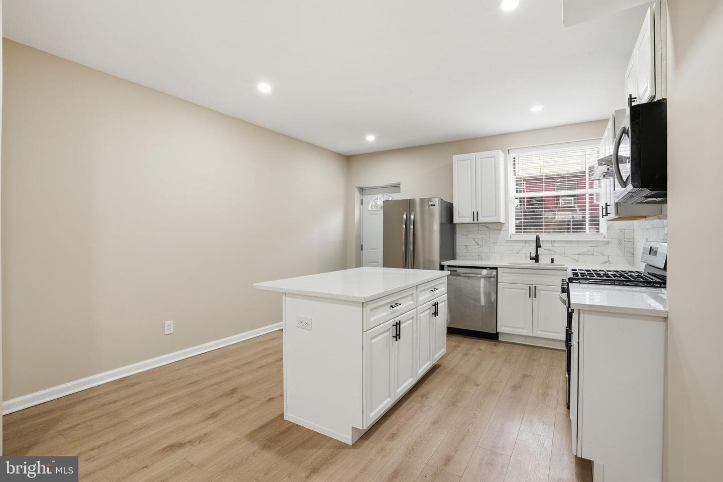 2710 Mura Street photo 14