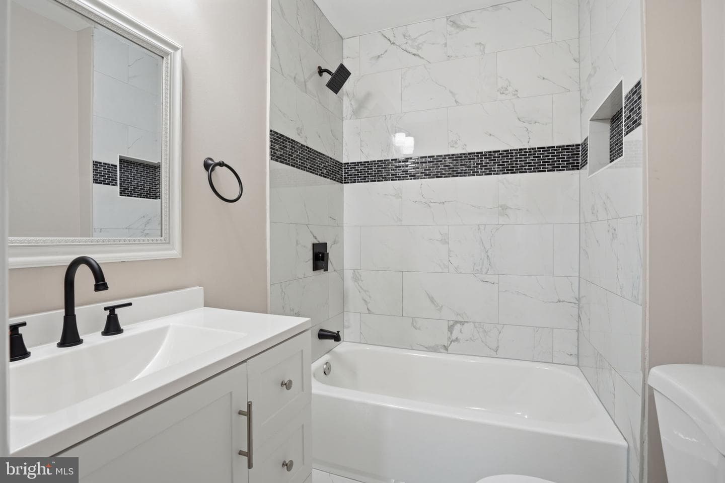 2710 Mura Street photo 24