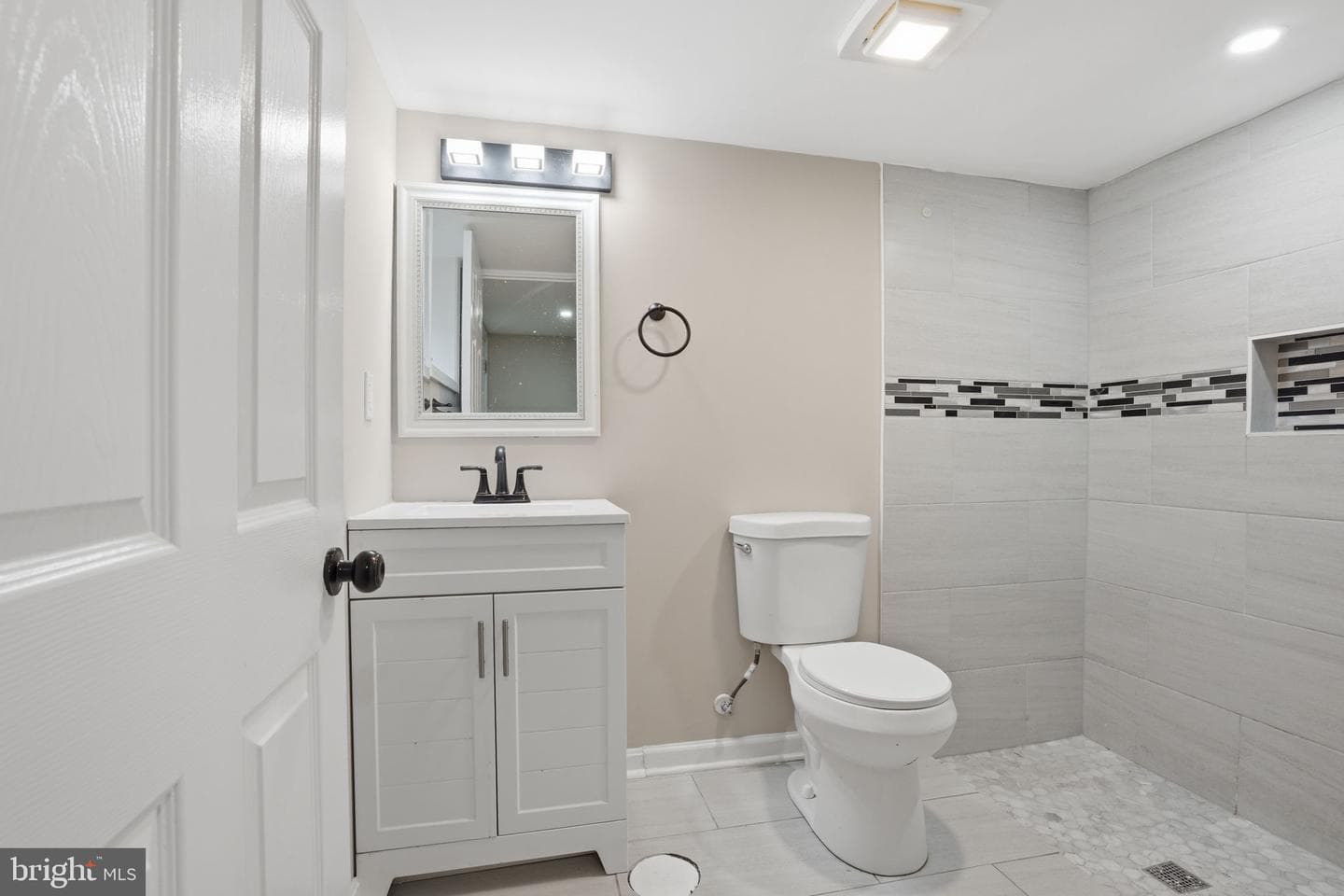 2710 Mura Street photo 29