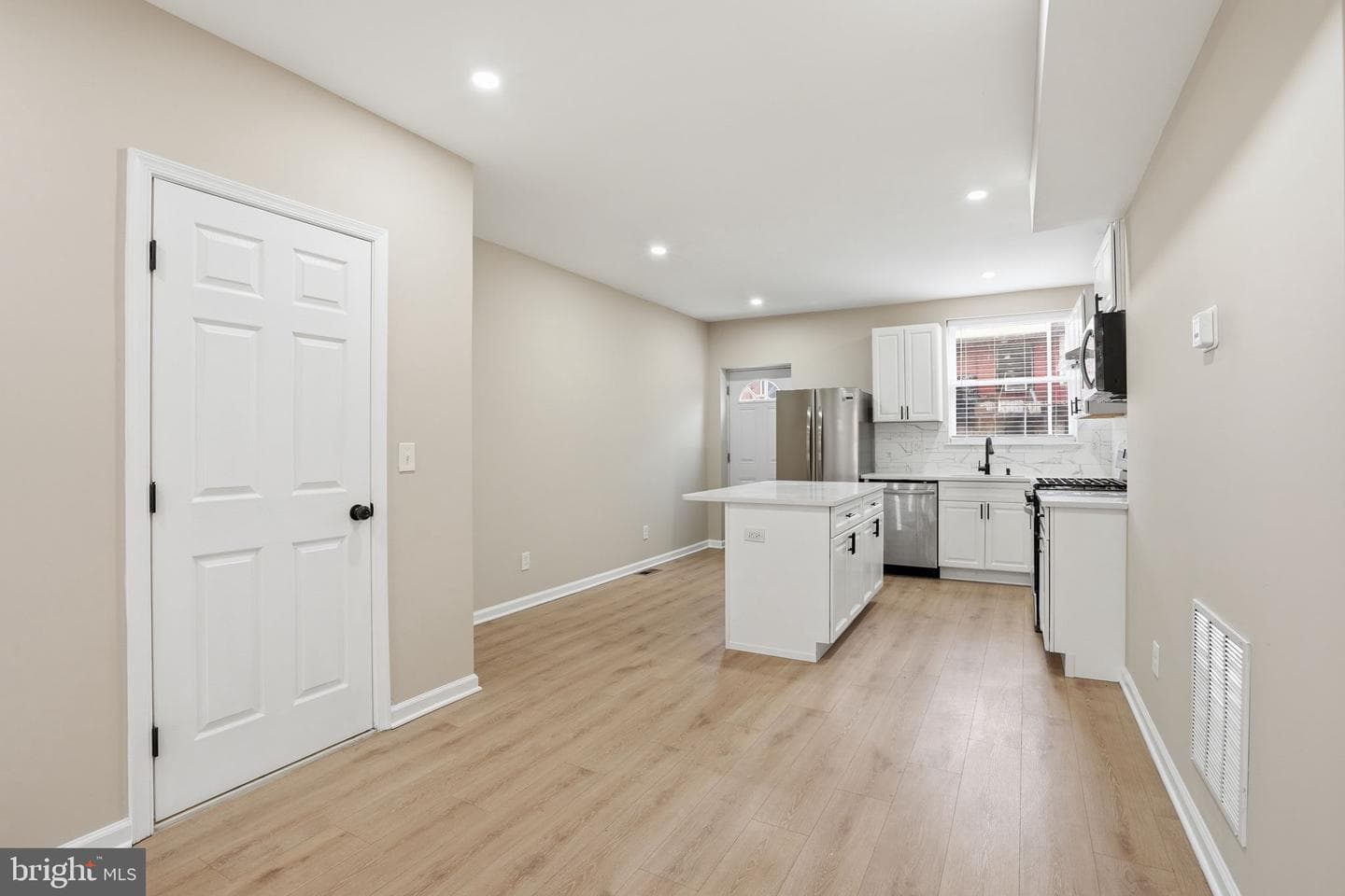 2710 Mura Street photo 7