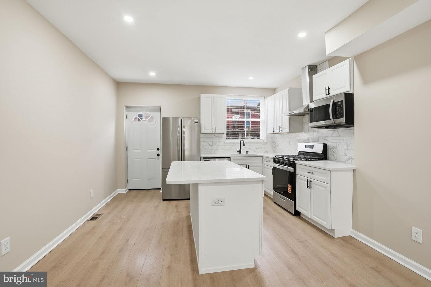 2710 Mura Street photo 9
