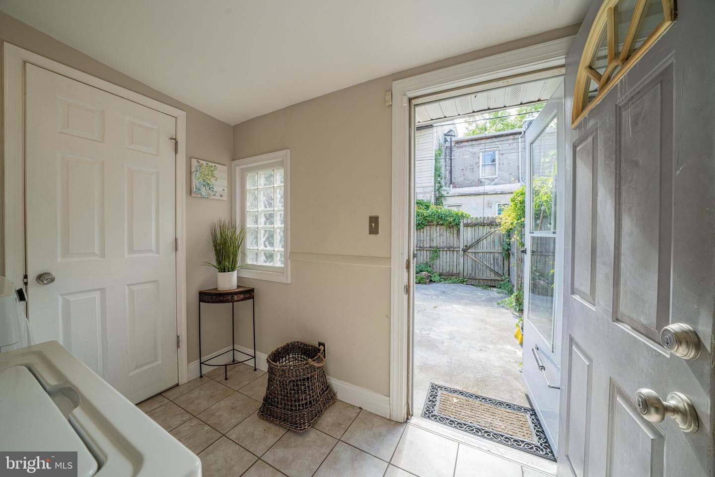 1432 S Charles Street photo 14