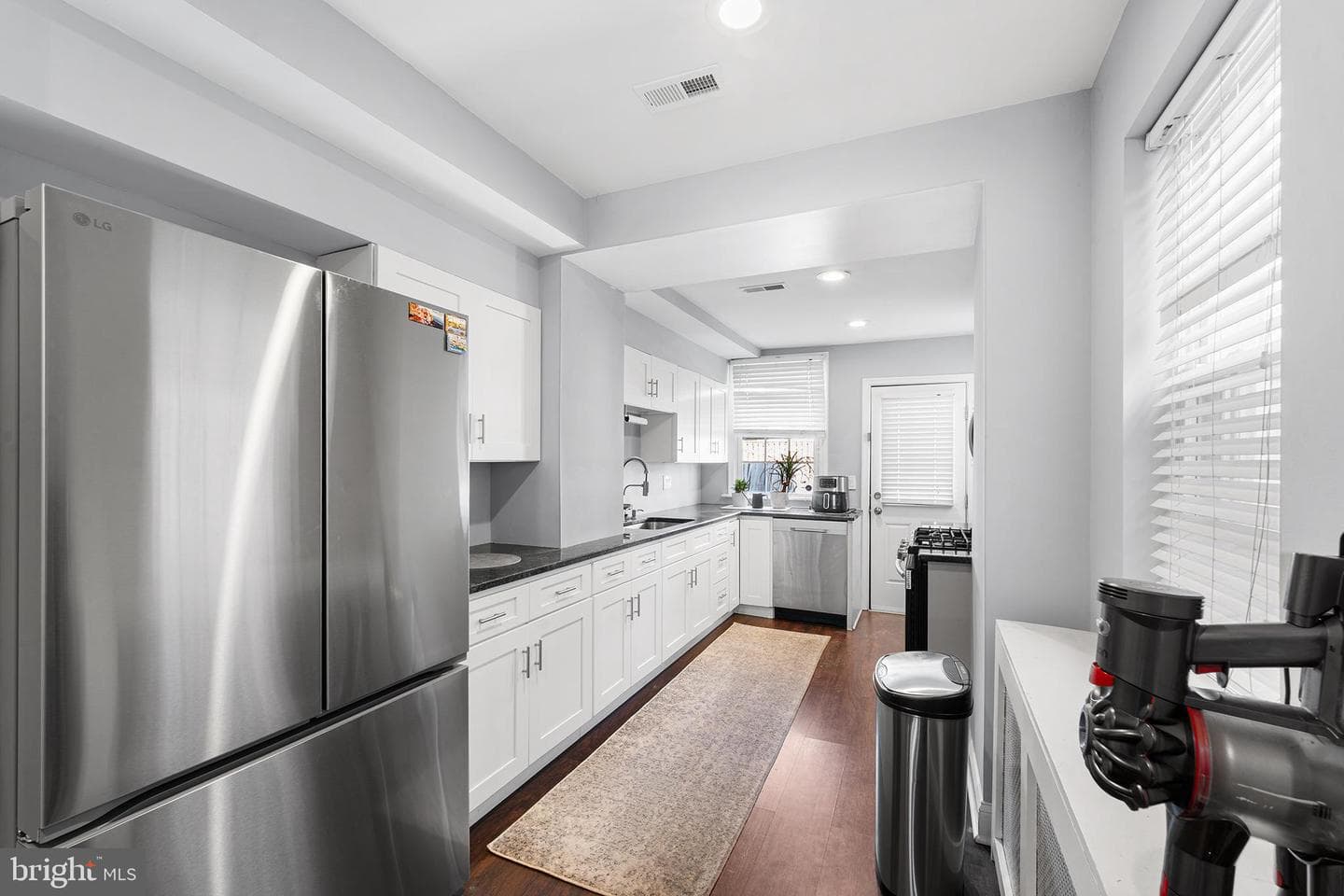 807 S Luzerne Avenue photo 4