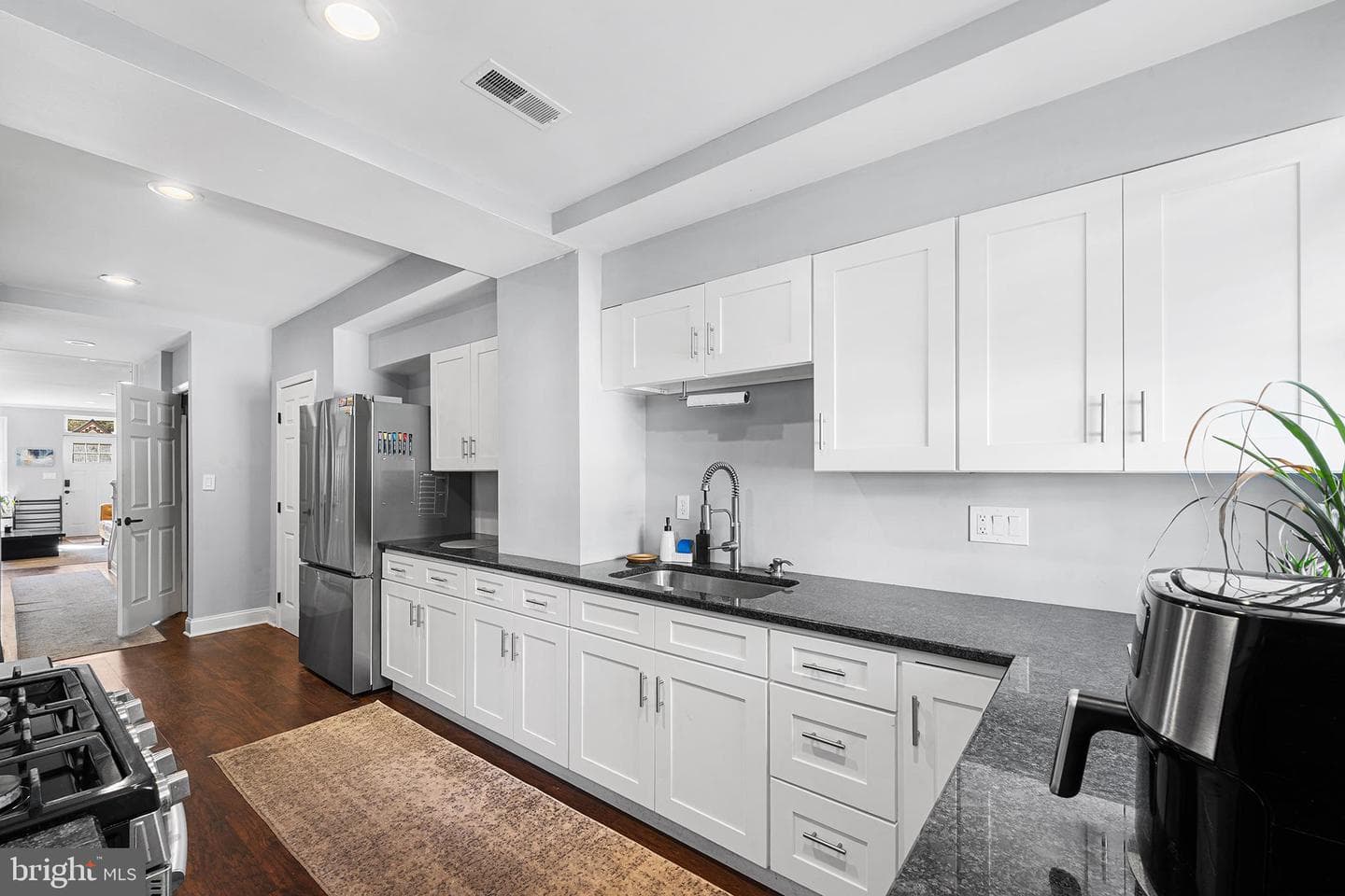 807 S Luzerne Avenue photo 6