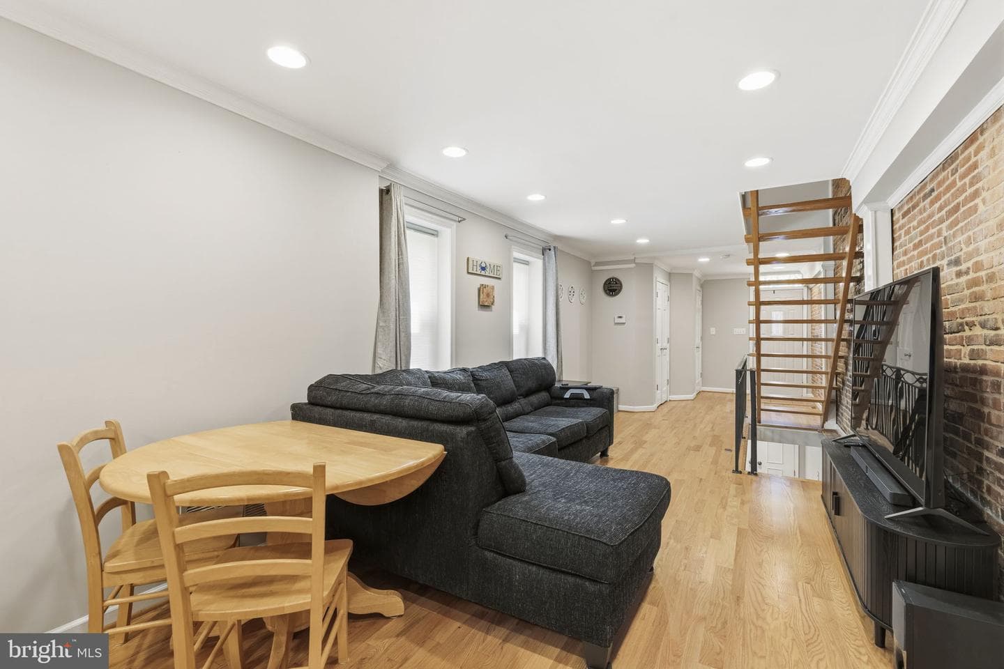 1119 S Baylis Street photo 5