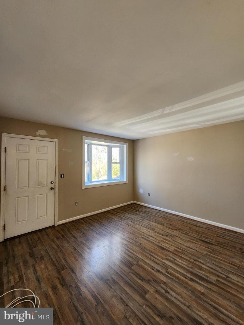 5923 Fairwood Avenue photo 16