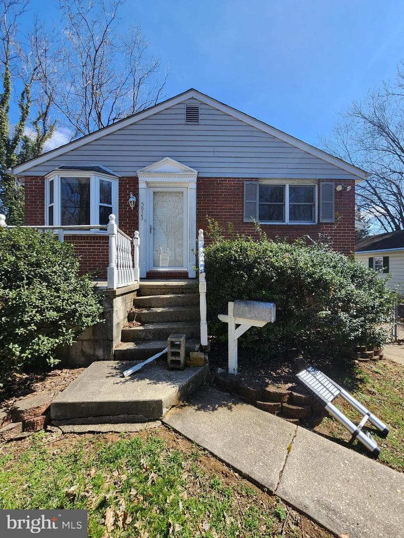 5923 Fairwood Avenue photo 2