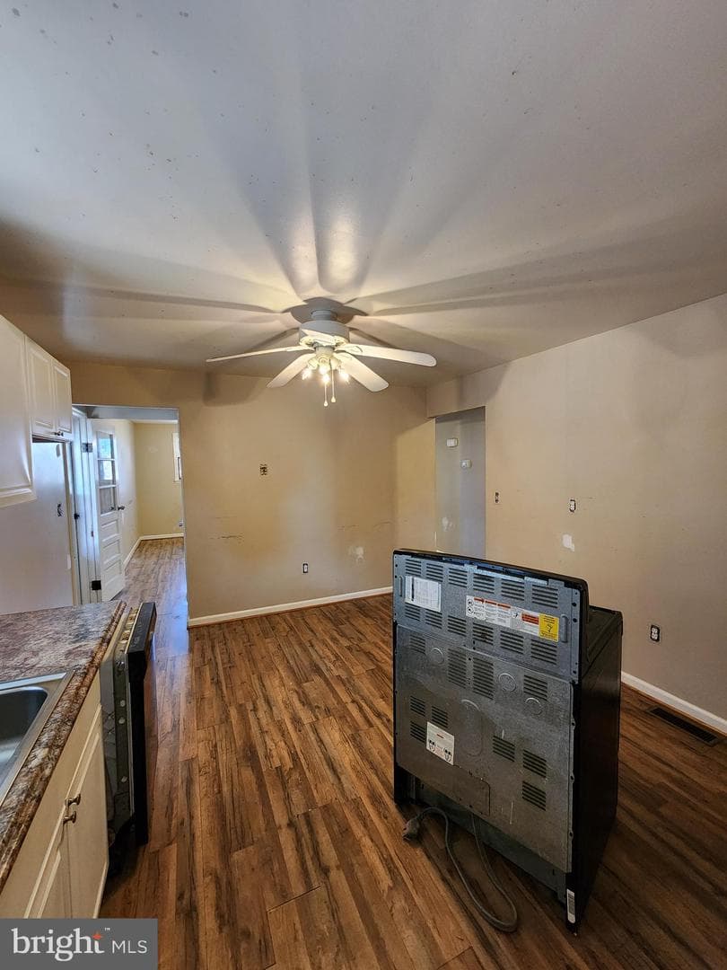 5923 Fairwood Avenue photo 24