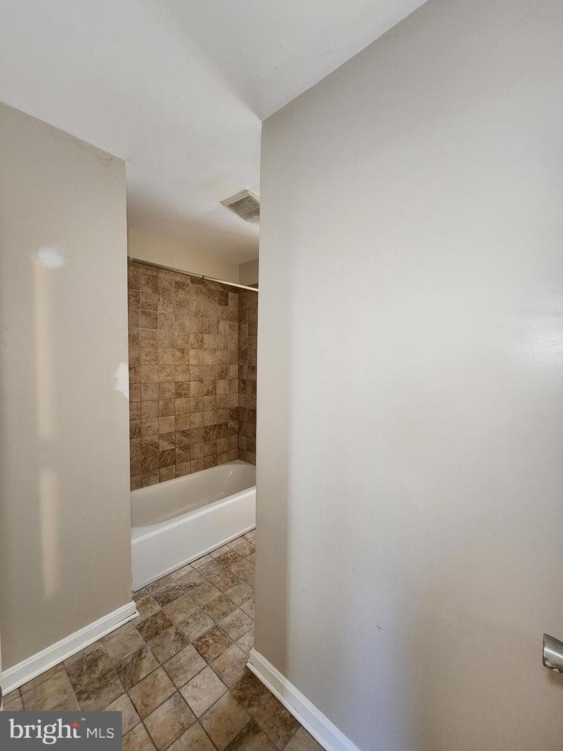 5923 Fairwood Avenue photo 29
