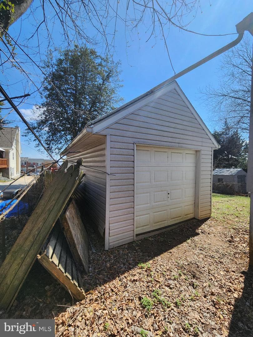 5923 Fairwood Avenue photo 3