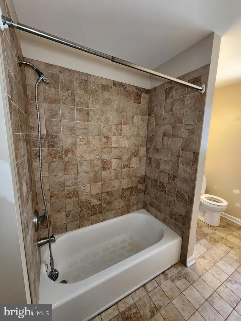 5923 Fairwood Avenue photo 30