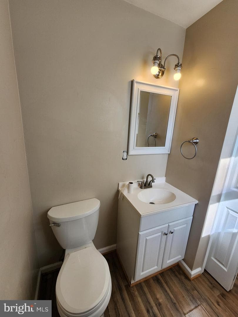 5923 Fairwood Avenue photo 38