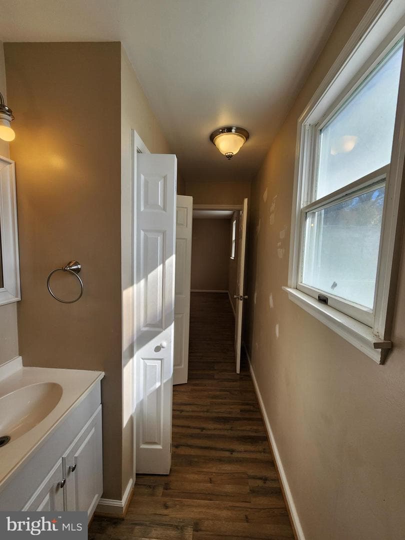 5923 Fairwood Avenue photo 39