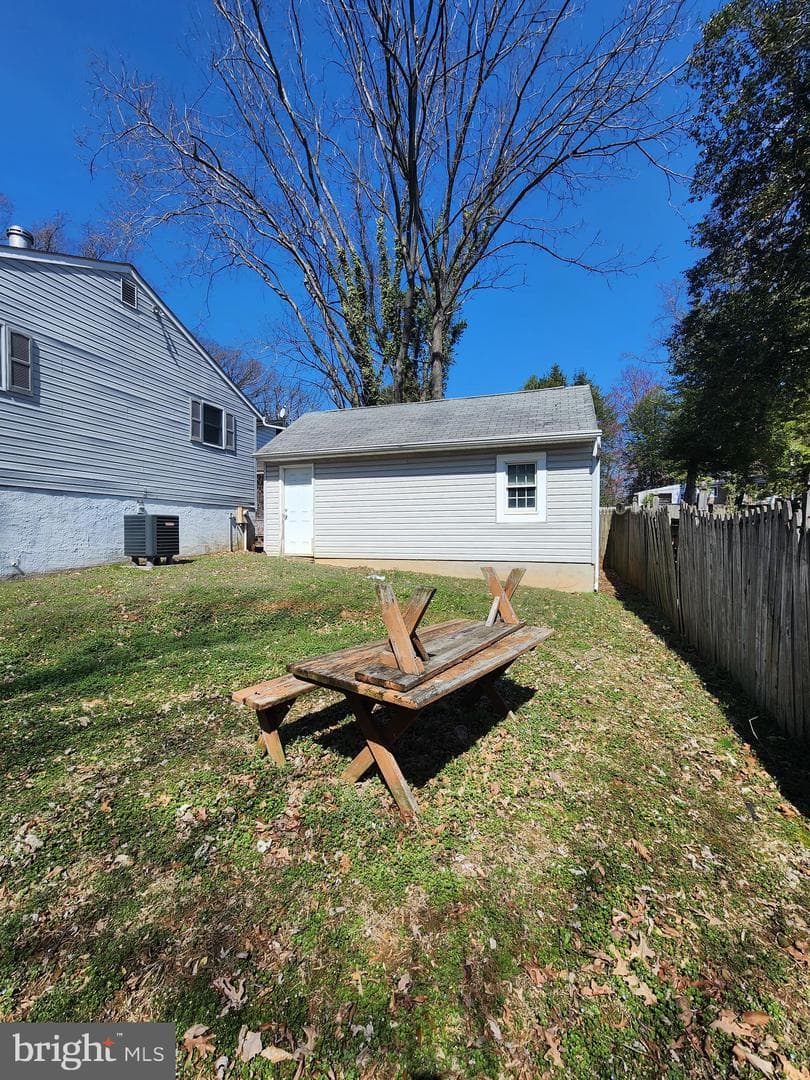 5923 Fairwood Avenue photo 4