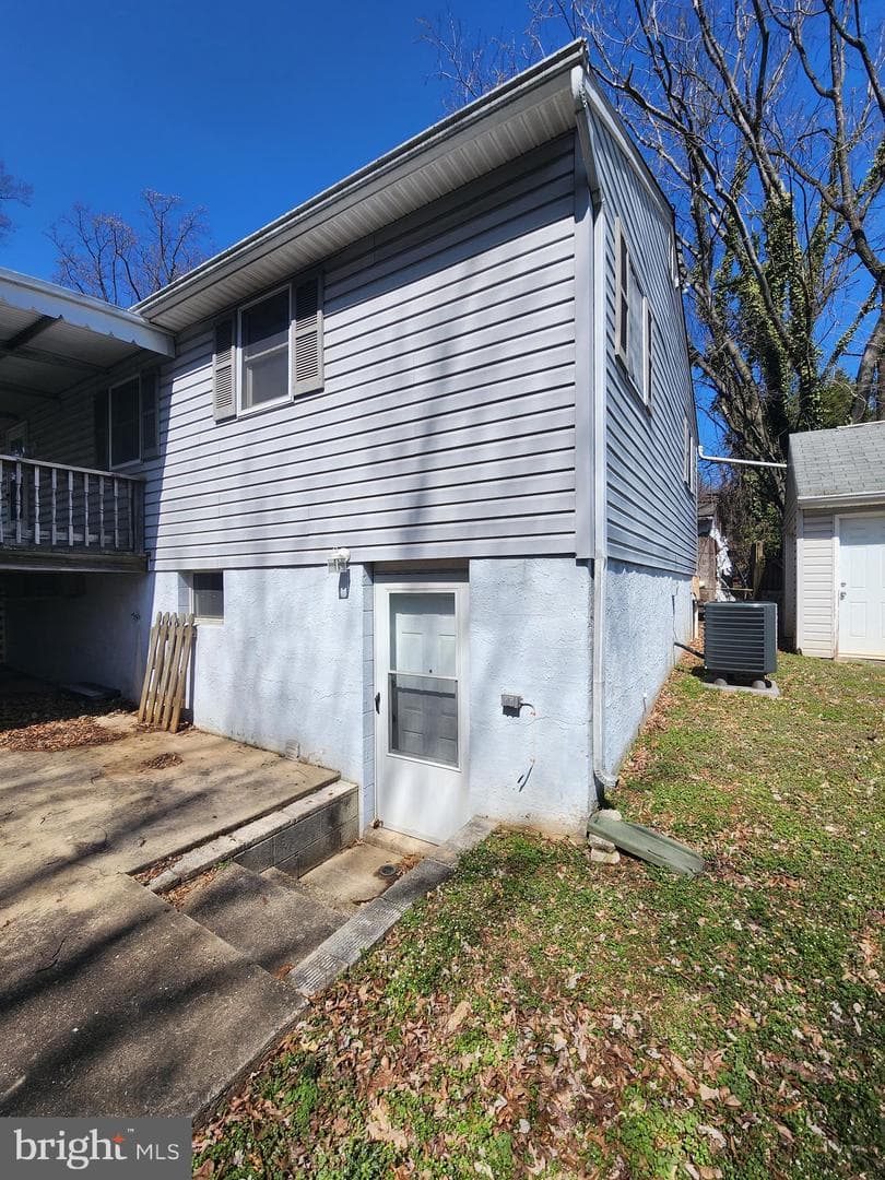 5923 Fairwood Avenue photo 6