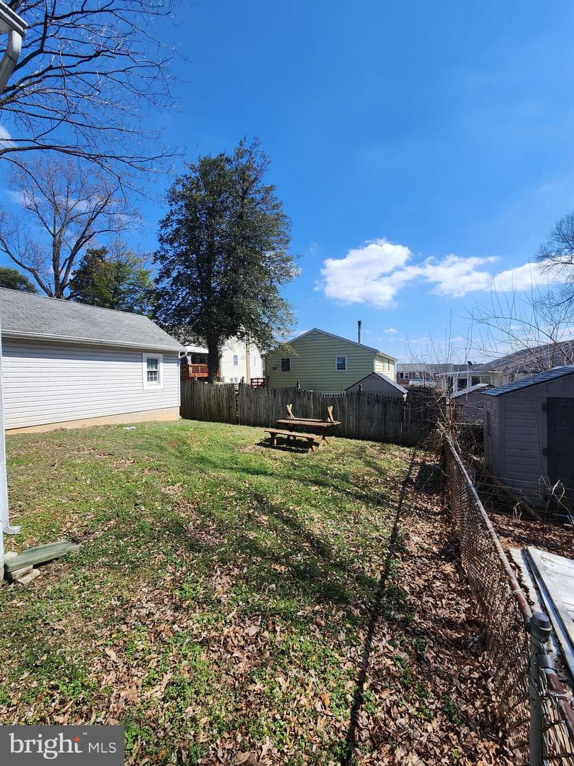5923 Fairwood Avenue photo 8