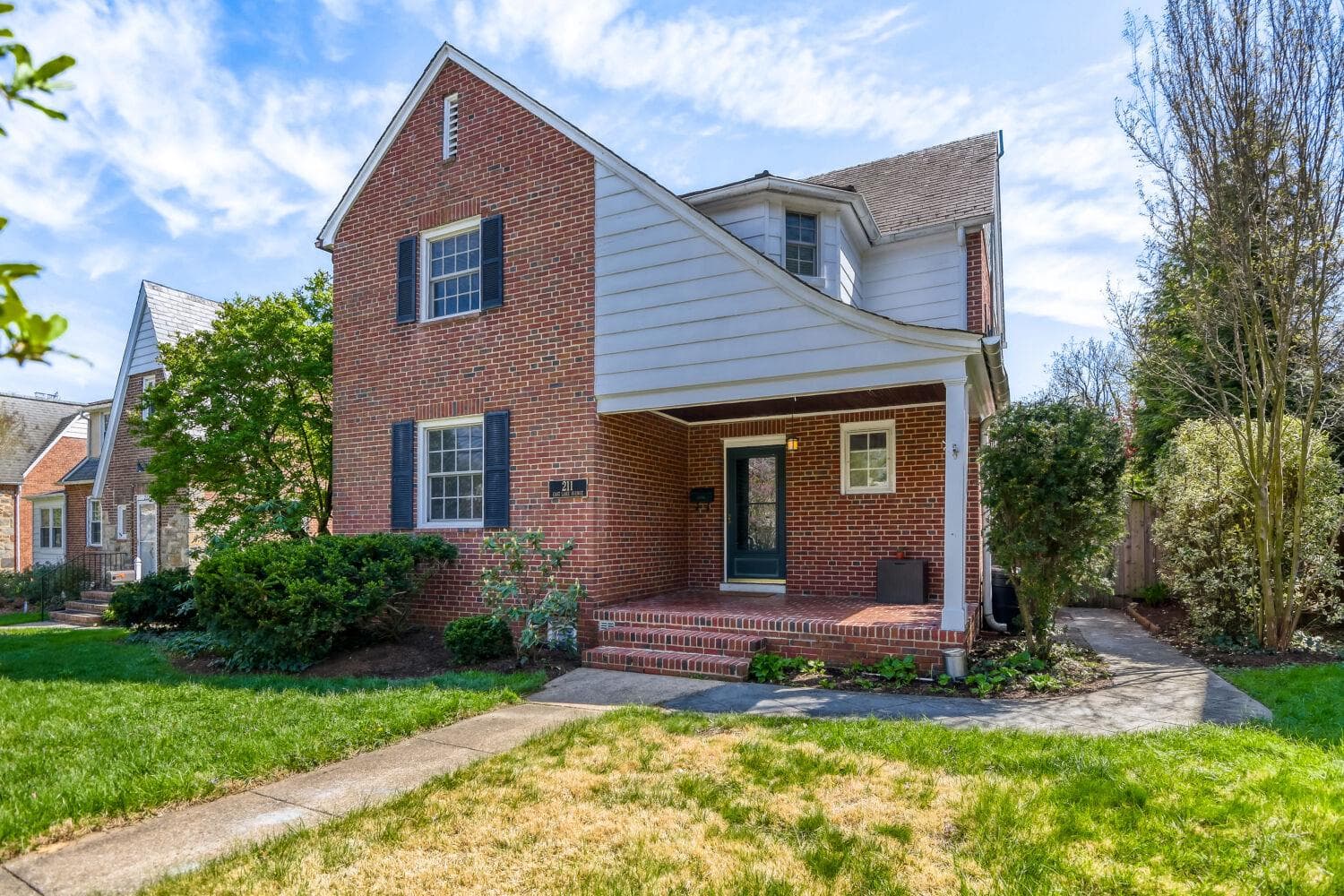 211 E Lake Avenue photo 2