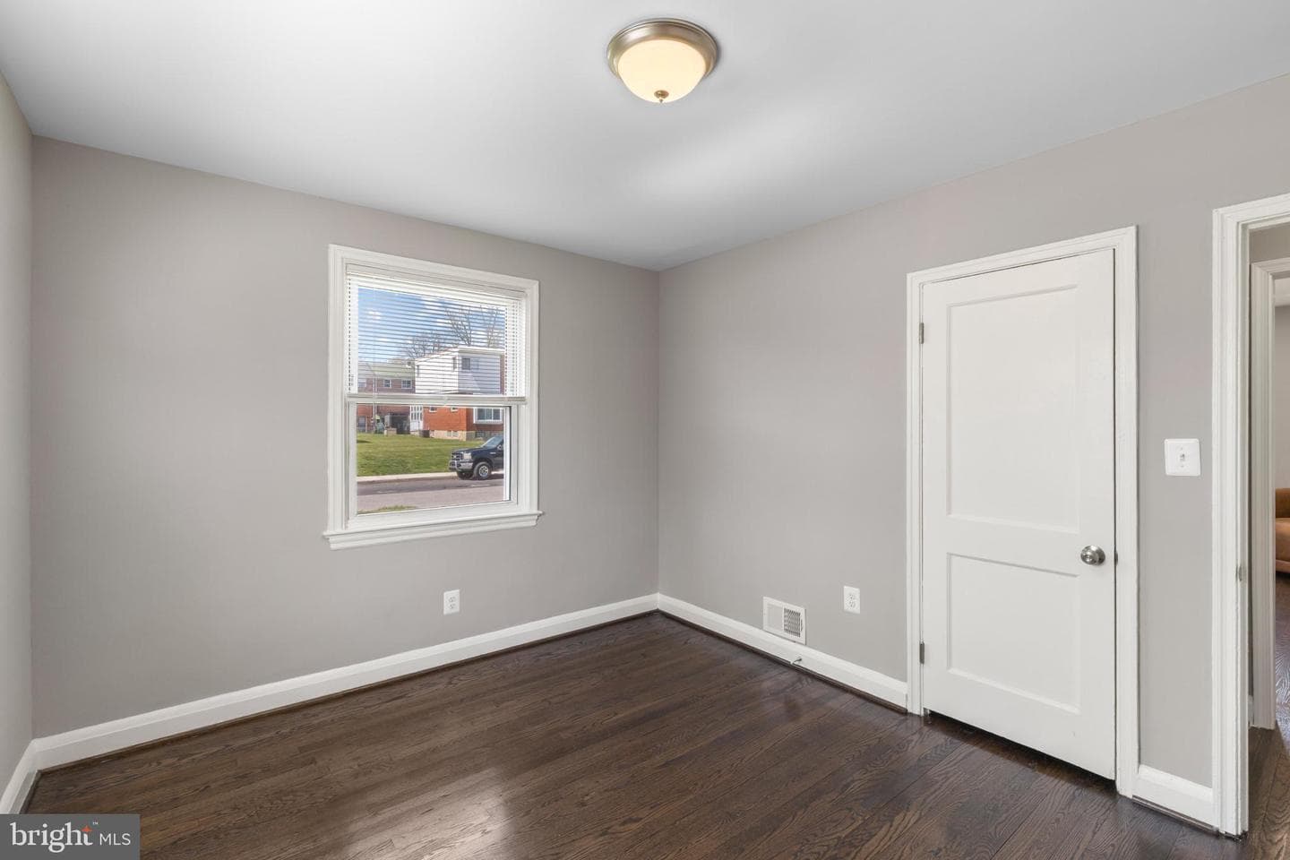 5315 Midwood Avenue photo 13