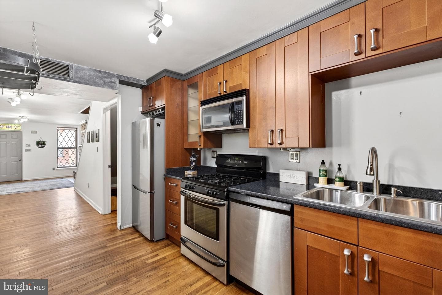 25 West Street W photo 14