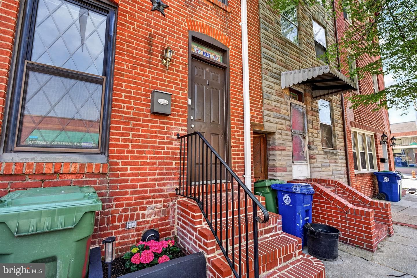25 West Street W photo 2