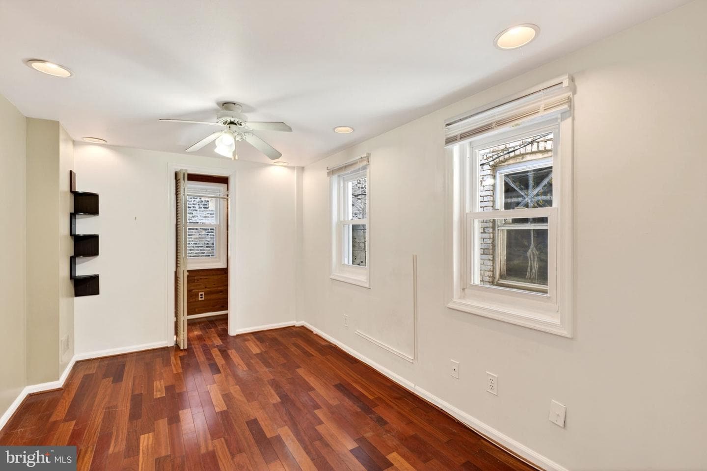 25 West Street W photo 23