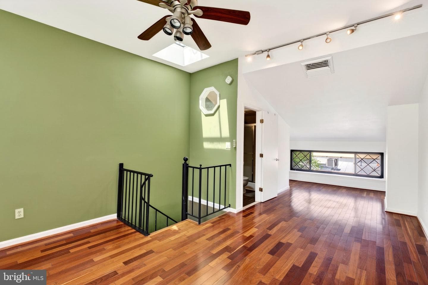 25 West Street W photo 29