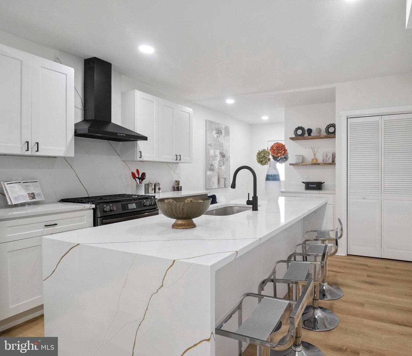 530 E 38th Street photo 4