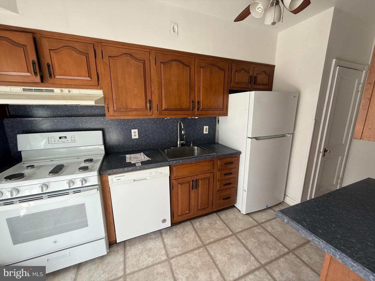 4100 Kinsway photo 12