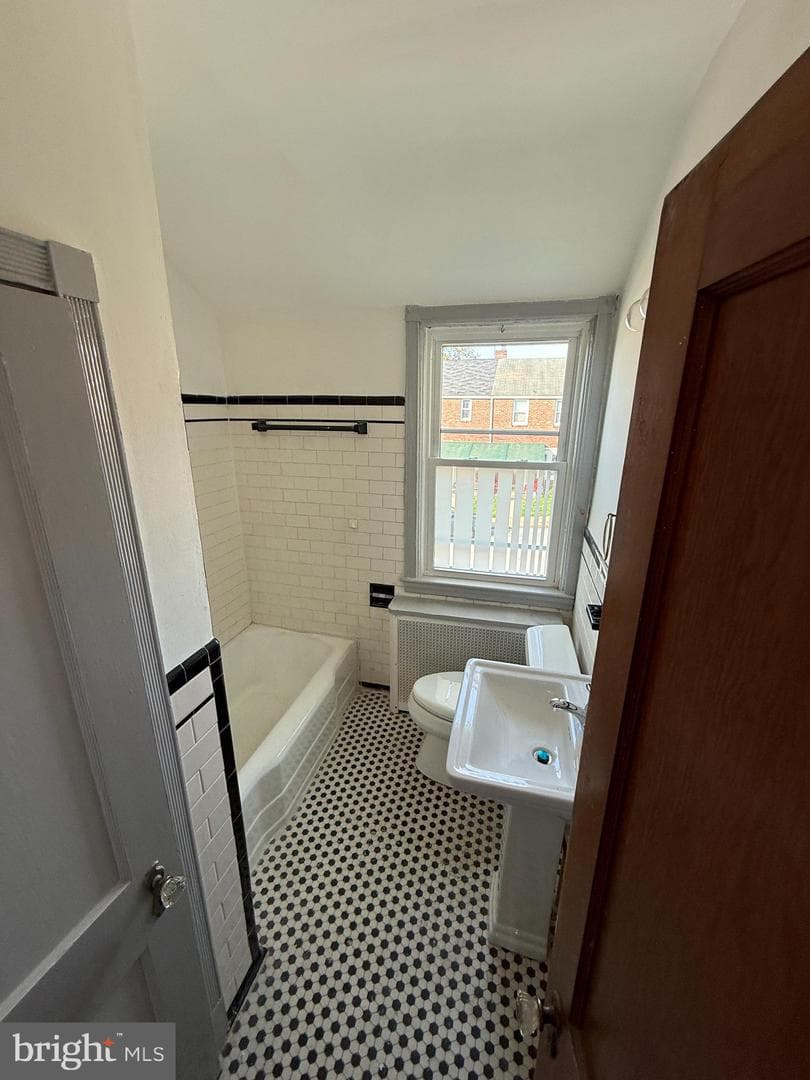 4100 Kinsway photo 6