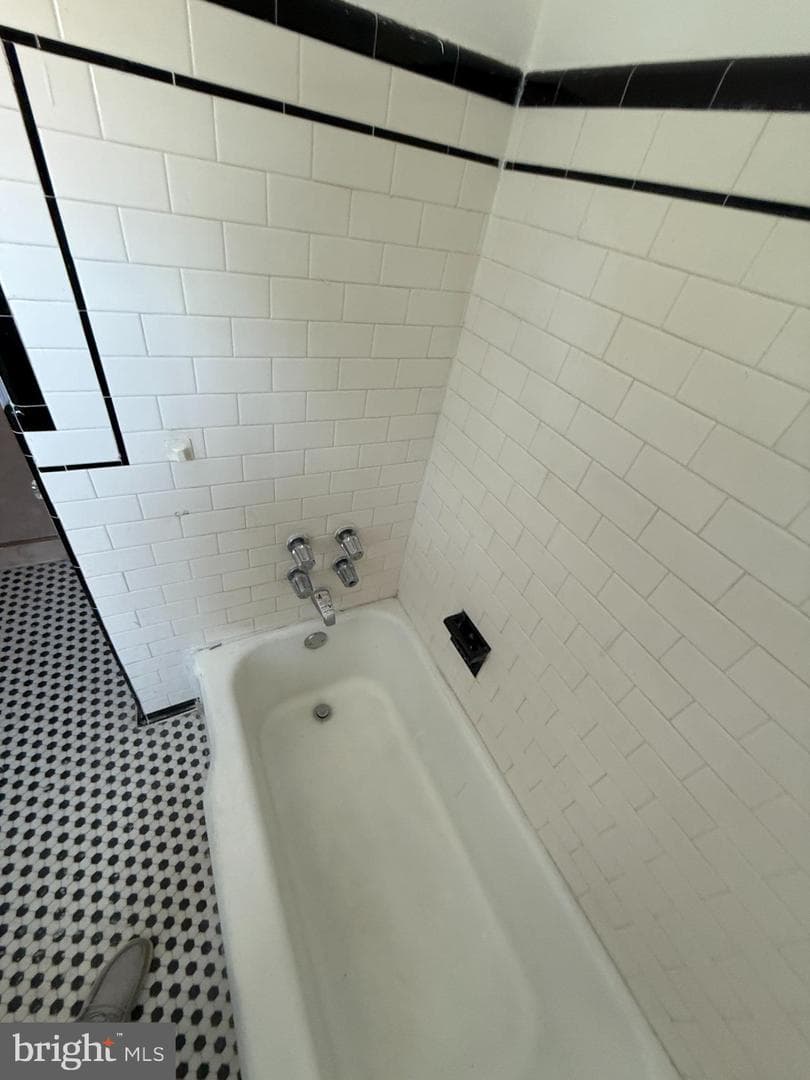 4100 Kinsway photo 7