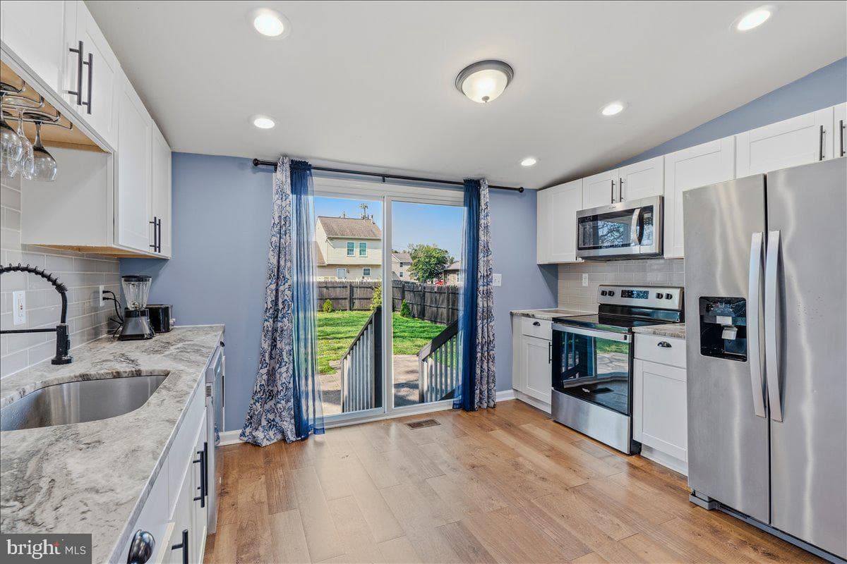 4704 Charleston photo 11