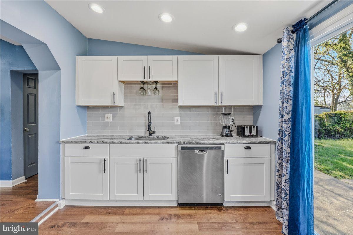 4704 Charleston photo 13