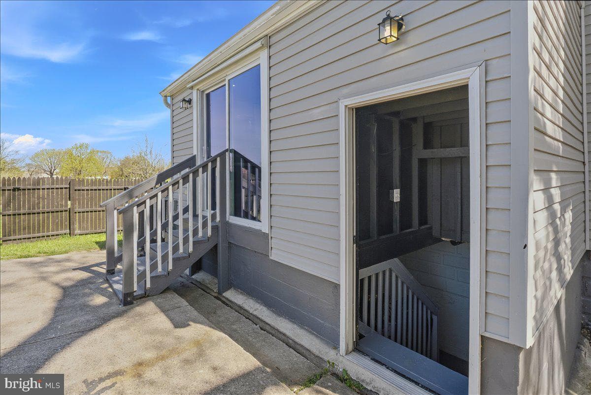 4704 Charleston photo 27