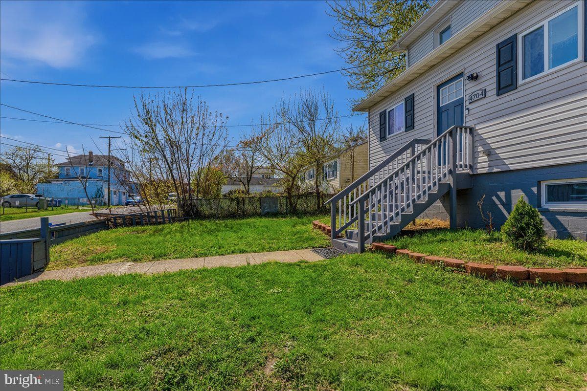 4704 Charleston photo 5