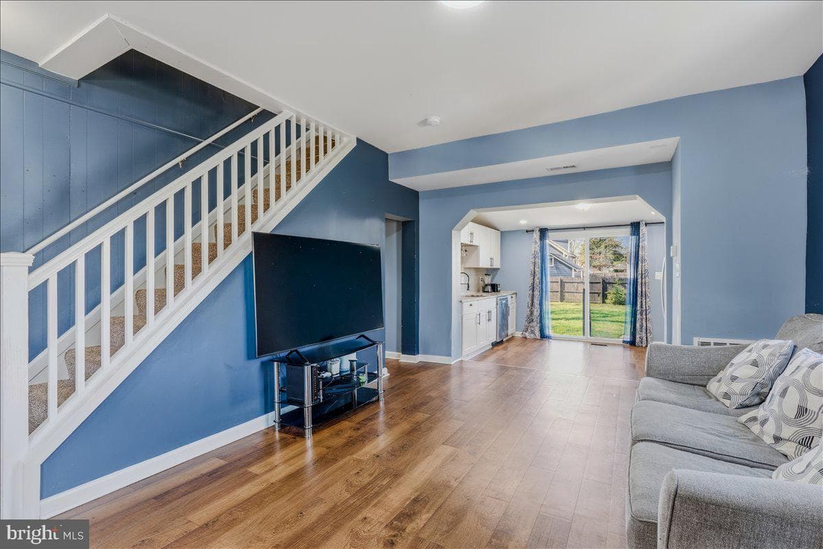 4704 Charleston photo 8