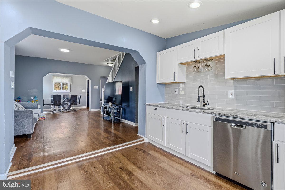 4704 Charleston photo 9