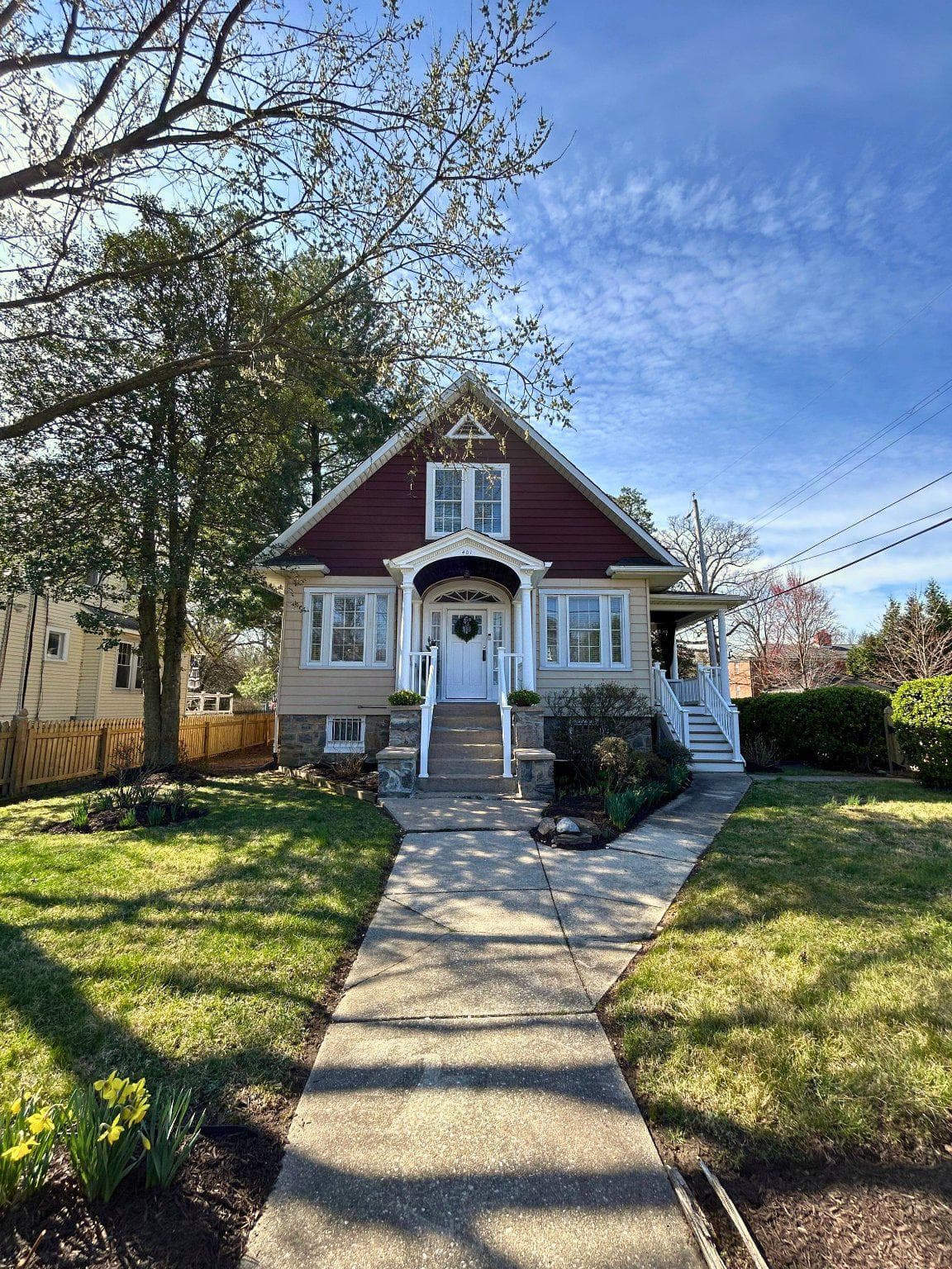 401 E Lake Avenue photo 2