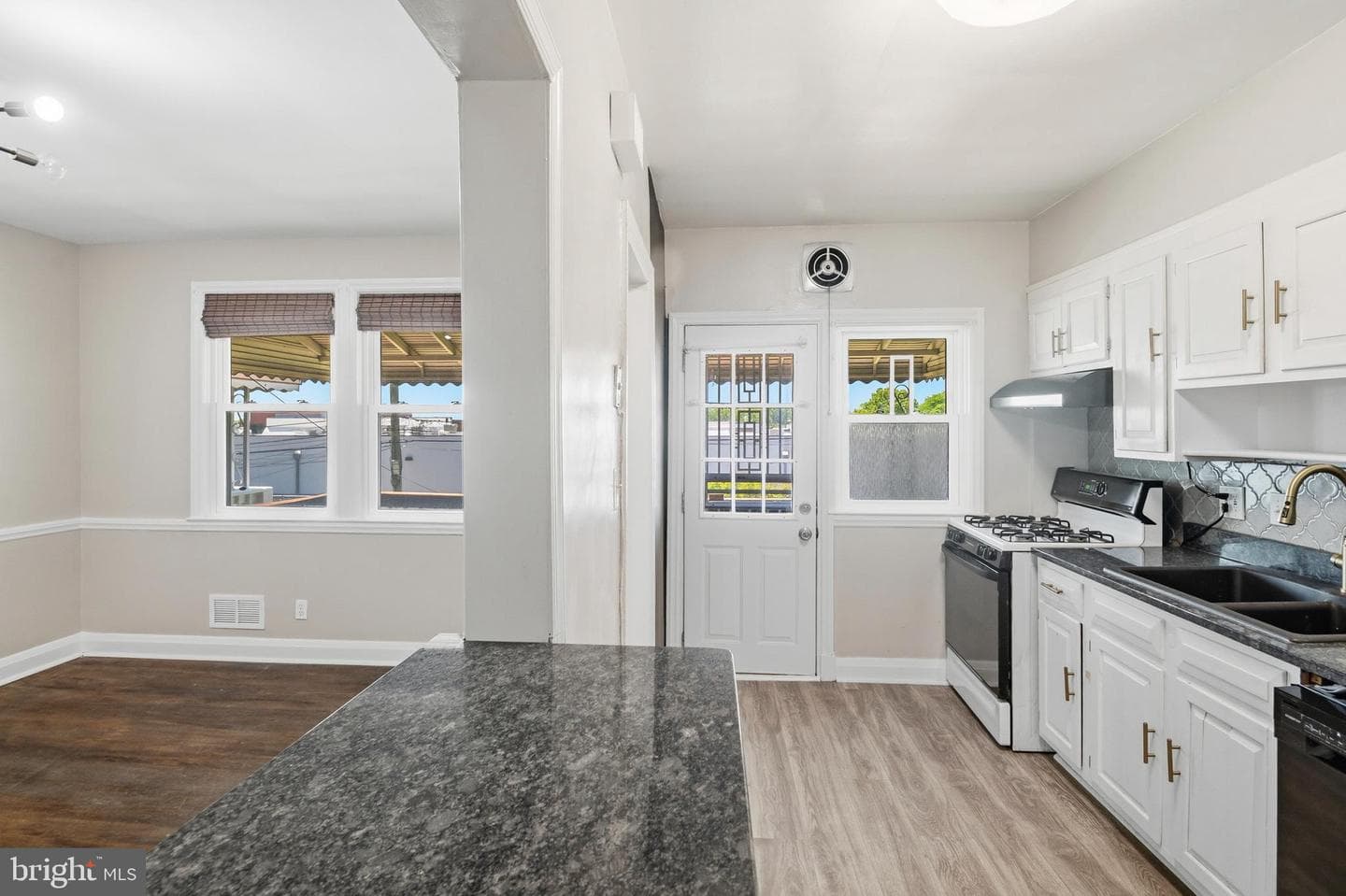 1543 Sheffield Road photo 12