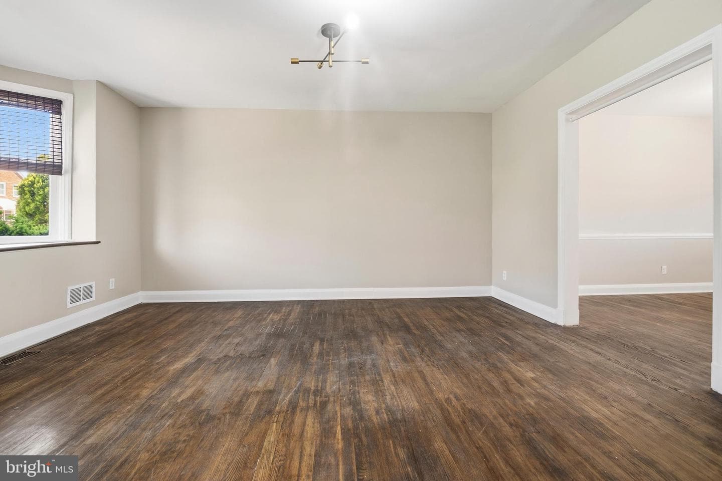 1543 Sheffield Road photo 5